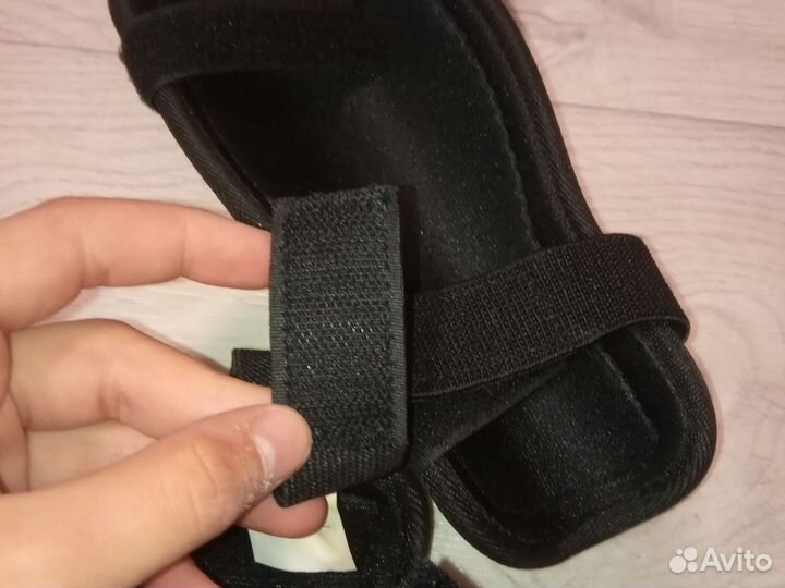 Щитки футбольные jogel