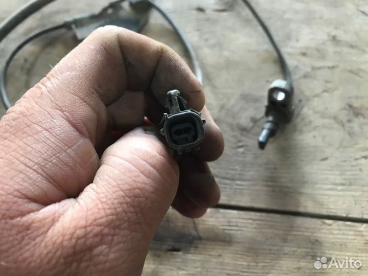 Датчик abs передний правый Toyota Corolla 150