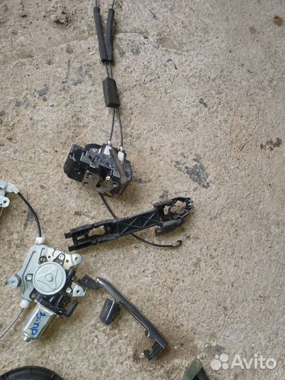 Ручка замок заднее правое на тиана 2005г