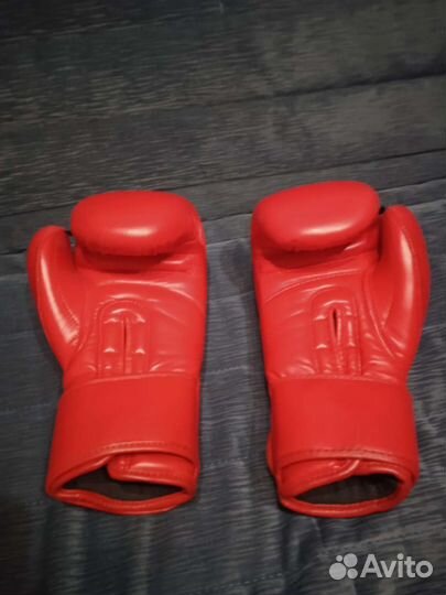 Боксерские перчатки 10 oz clinch