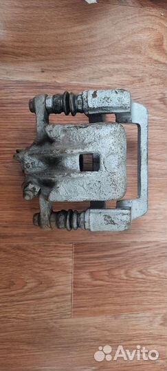 Суппорт б/у hyundai elantra HD