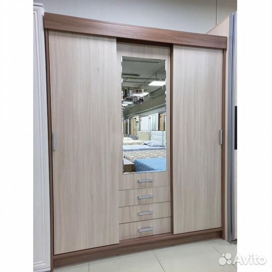 Шкаф-купе новый в наличии 3-х дверный