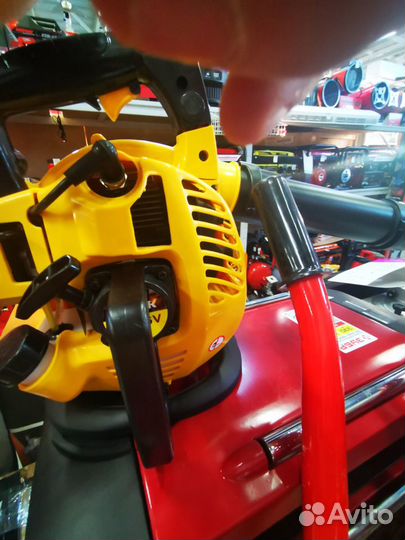 Воздуходув-пылесос бензиномоторный Huter