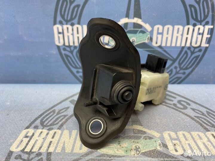 Активатор лючка бензобака Mercedes-Benz Cls-Class