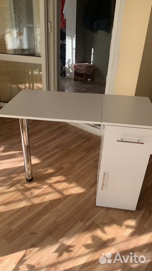 Маникюрный стол складной