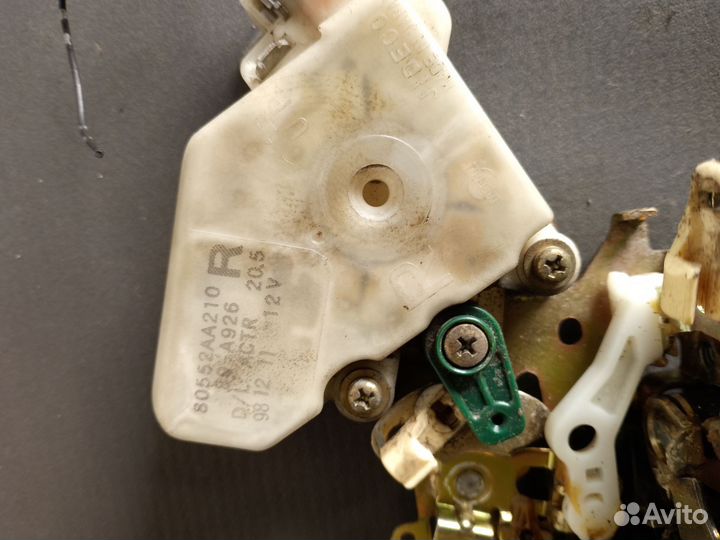 Замок двери передний правый Nissan