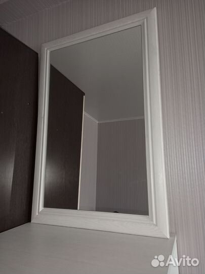 Комод с зеркалом