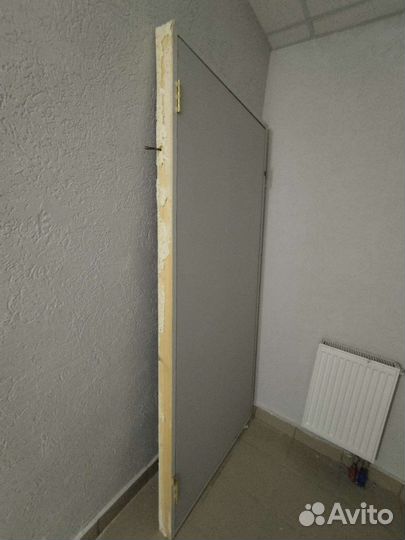 Дверь входная деревянная с коробкой