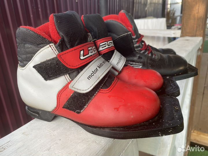 Лыжные ботинки и лыжи