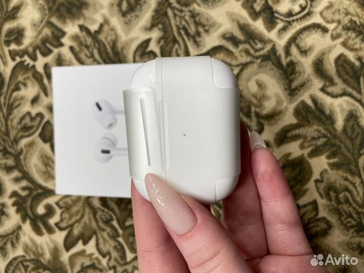 Оригинальный кейс от наушников AirPods Pro