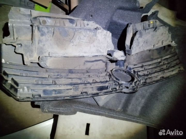 Решетка радиатора Volkswagen Jetta 6 дефекты