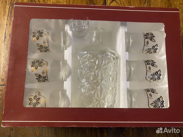 Графин с рюмками