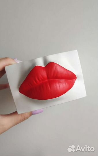 Кашпо из гипса, губы 
