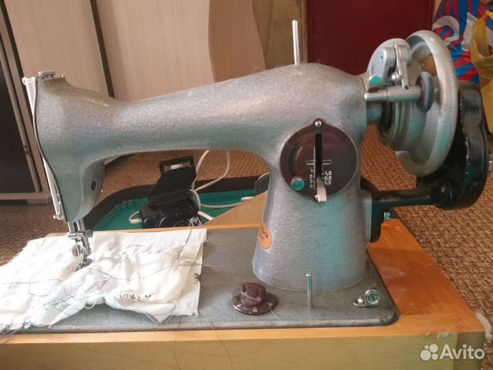 Швейная машина Подольск с электроприводом