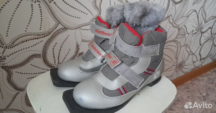 Лыжные ботинки