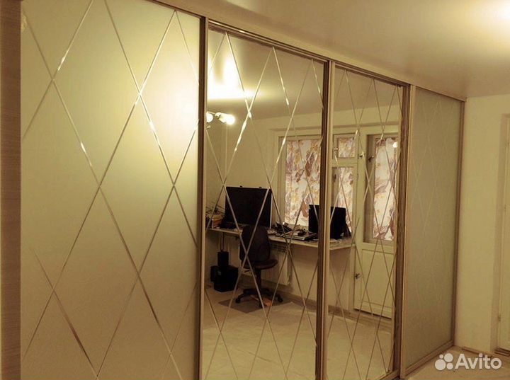 Шкаф с зеркалом