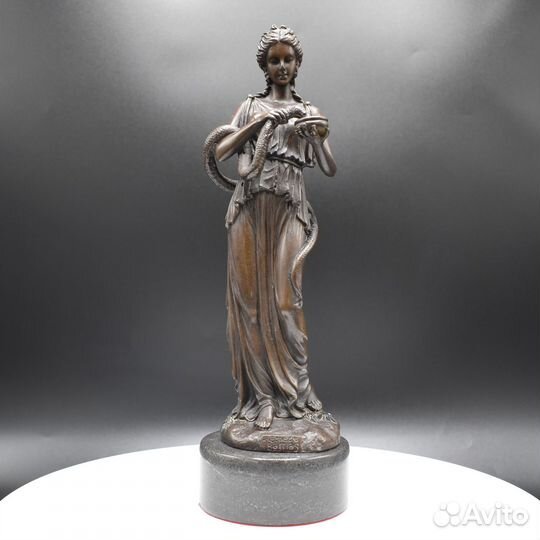 Бронзовая статуэтка 