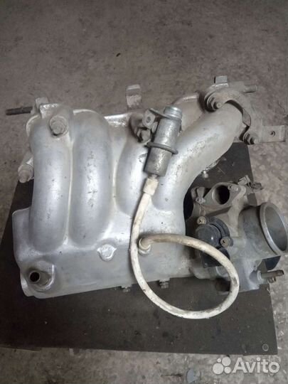 Впускной коллектор с дроссельной заслонкой