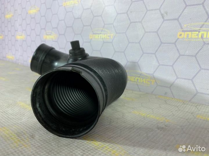 Патрубок воздушного фильтра Opel Astra H GTC
