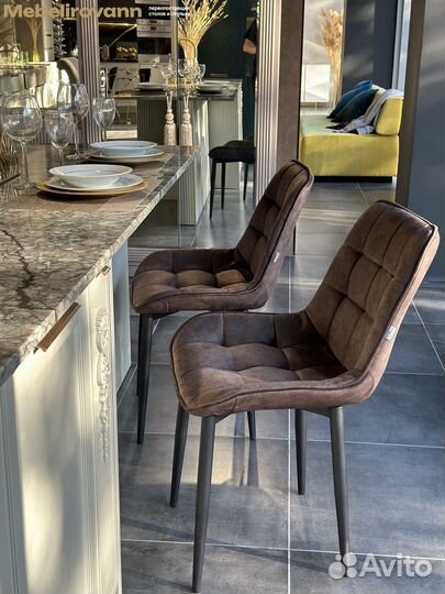 Стулья из велюра с мягким сиденьем