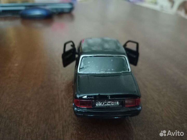 Волга Газ 3105 масштаб 1:43 и фура полубитая