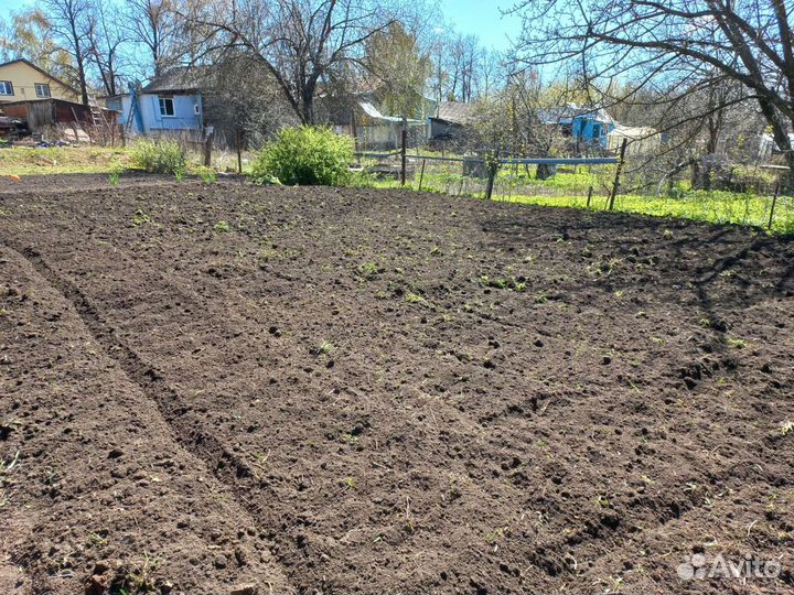 Вспашка земли мотоблоком фрезами, обработка сада