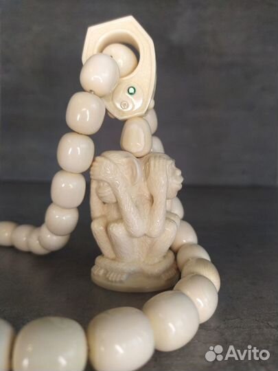 Четки из бивня мамонта. Мудрые обезьяны