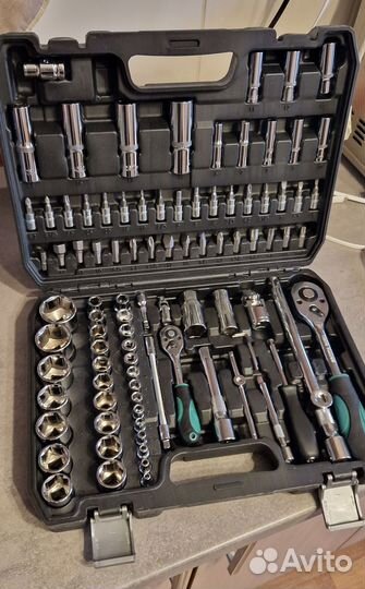 Набор инструментов для автомобиля новый