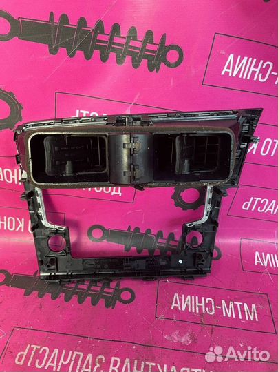 Рамка под магнитолу Volkswagen Golf GTI VII