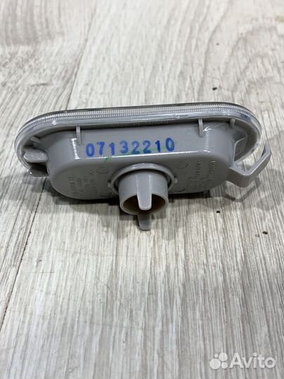 Повторитель поворотника в Крыло в Зеркало Volkswag