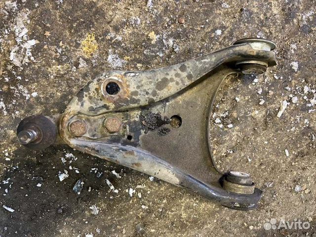 Рычаг подвески нижний передний правый Renault