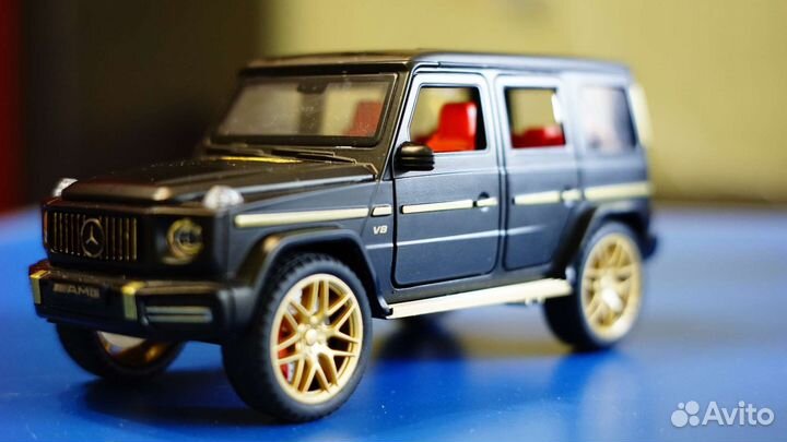 Моделька машины mercedes