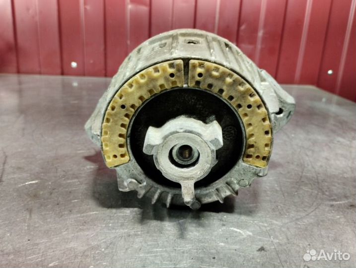 Подушка крепления двигателя левая Mercedes E-Class