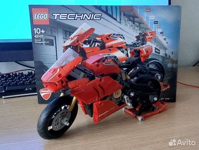 Lego Technic 42107 Ducati Panigale V4 R