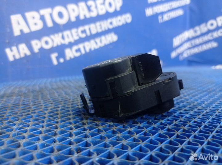 Моторчик заслонок отопителя Bmw E65 седан 2004