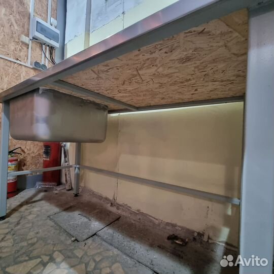 Стол из нержавейки со встроенной мойкой