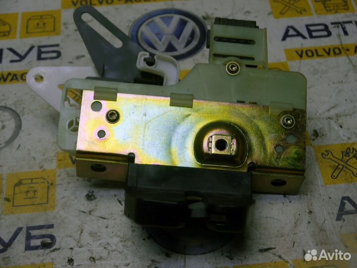 Замок двери багажника XC70 V70