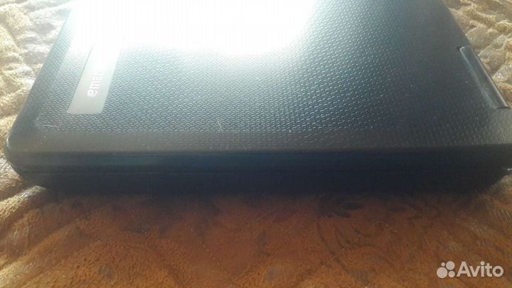 Продам ноутбук Emachines E525