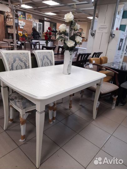 Стол обеденный