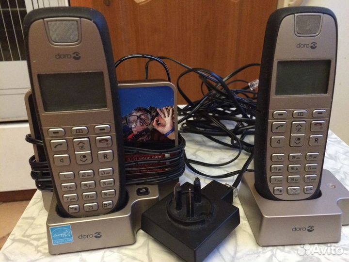 Телефон с двумя базами и трубками