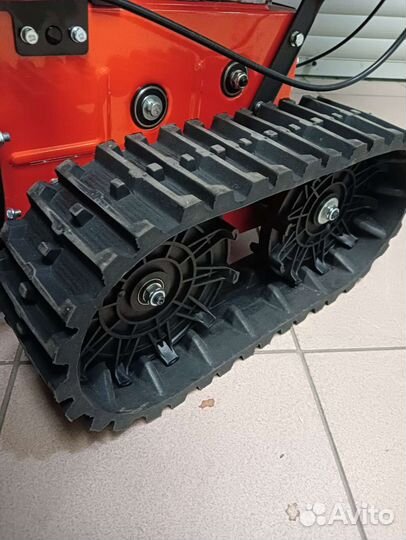 Снегоуборочная гусеничная машина Honda 18 h.p
