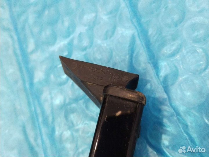 Направляющая стекла двери Lx 450d задняя правая