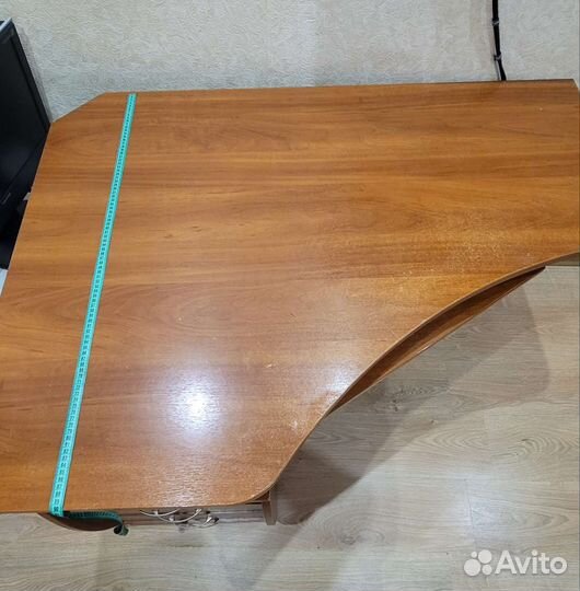 Компьютерный письменный стол