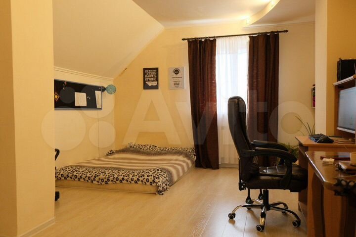 Дом 183 м² на участке 13 сот.