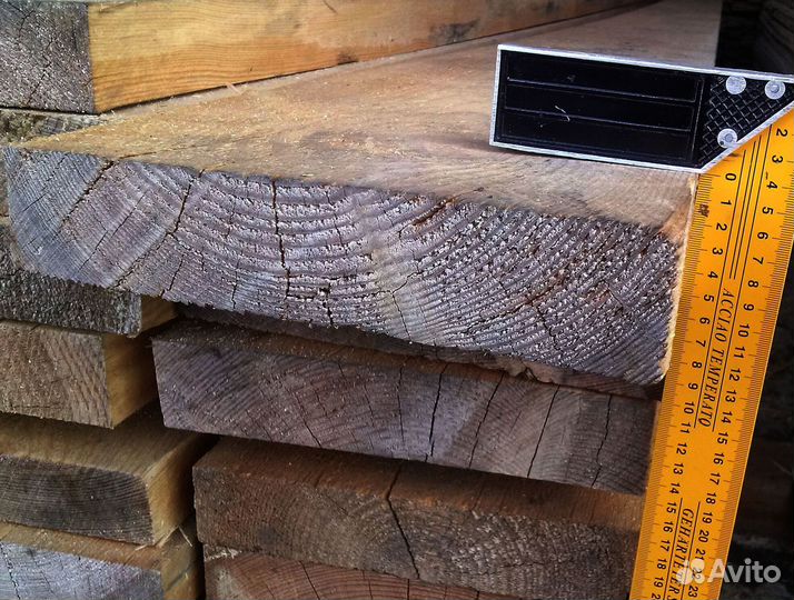 Сосновые доски, природная красота и надежность