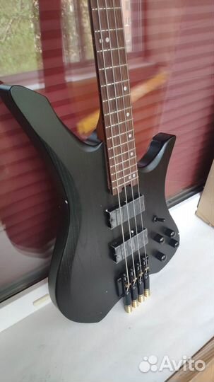 Безголовая бас-гитара