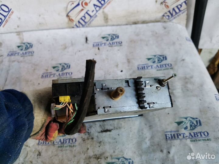 Магнитола Renault Scenic II (2003—2006)