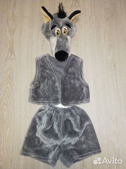 Новогодние карнавальные костюмы Зайчик и Волк