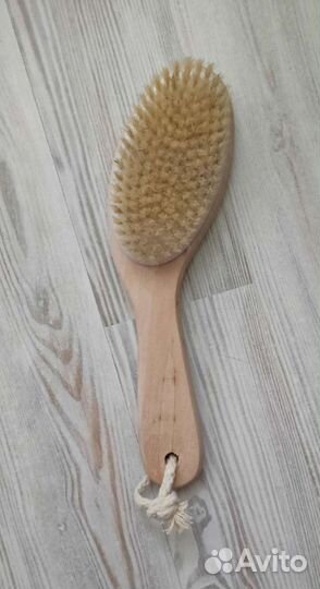 Массажная щётка