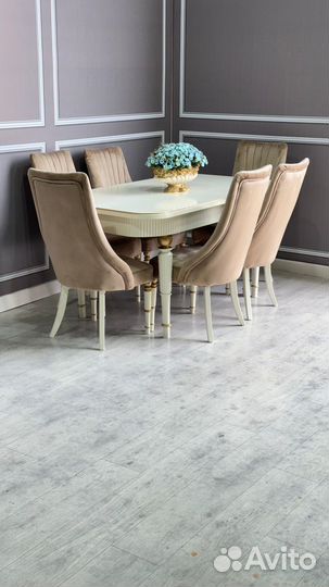 Стол и стулья